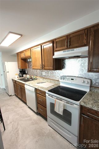 1645 Arlyn Circle M, Charlotte, NC 28213