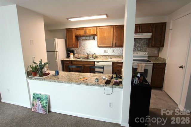 1645 Arlyn Circle M, Charlotte, NC 28213