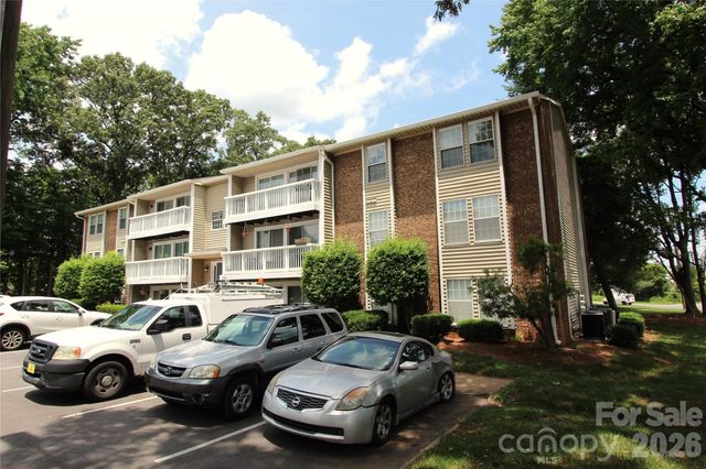 1645 Arlyn Circle M, Charlotte, NC 28213