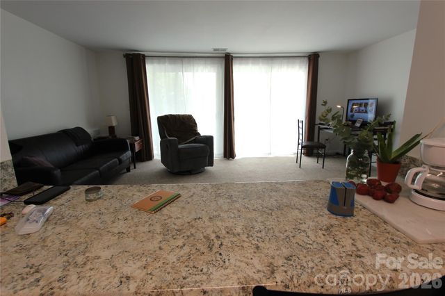 1645 Arlyn Circle M, Charlotte, NC 28213