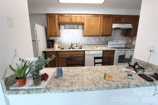 1645 Arlyn Circle M, Charlotte, NC 28213