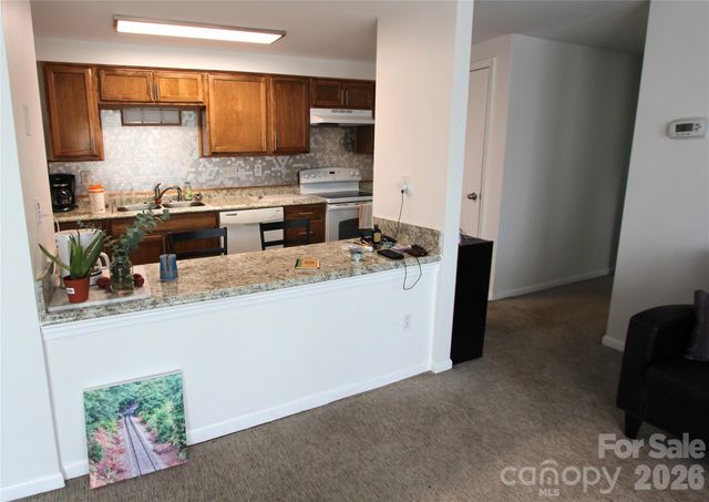 1645 Arlyn Circle M, Charlotte, NC 28213