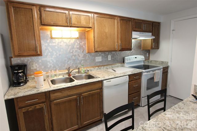 1645 Arlyn Circle M, Charlotte, NC 28213