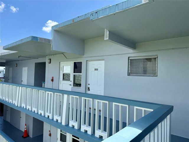 2300 Park Lane 311, Hollywood, FL 33021