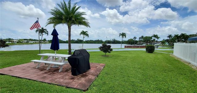 2300 Park Lane 311, Hollywood, FL 33021