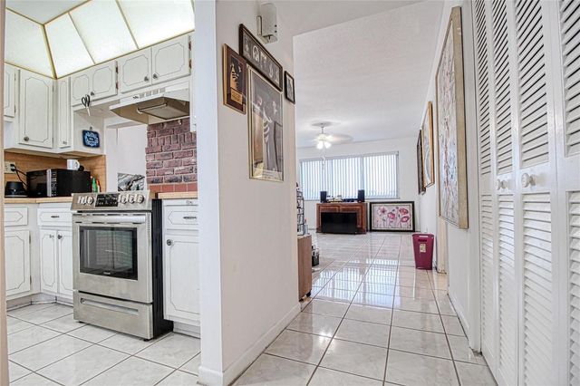 2300 Park Lane 311, Hollywood, FL 33021