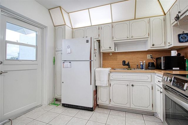 2300 Park Lane 311, Hollywood, FL 33021