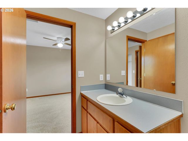 16060 Sw ROCKROSE Ln, Portland, OR 97223