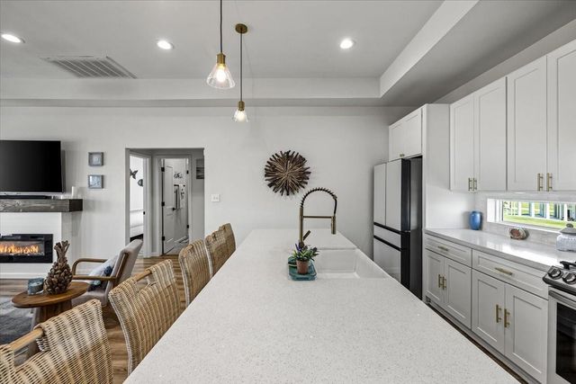 810 Casa Drive, Crystal Beach, TX 77650
