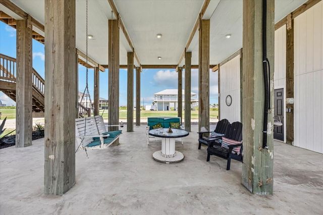 810 Casa Drive, Crystal Beach, TX 77650