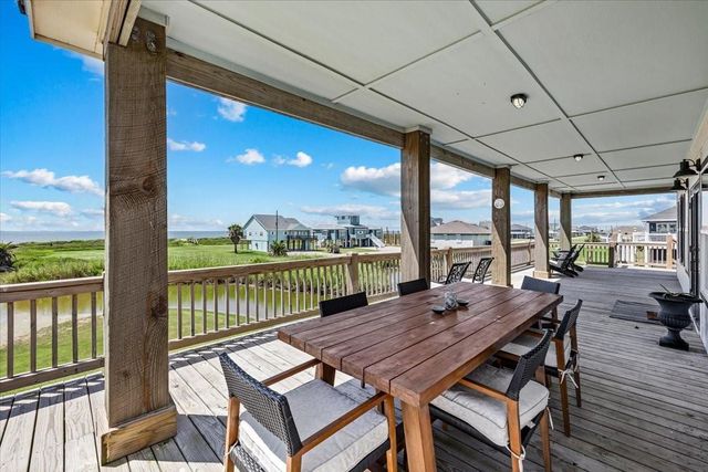 810 Casa Drive, Crystal Beach, TX 77650