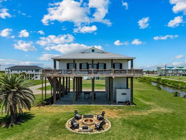 810 Casa Drive, Crystal Beach, TX 77650