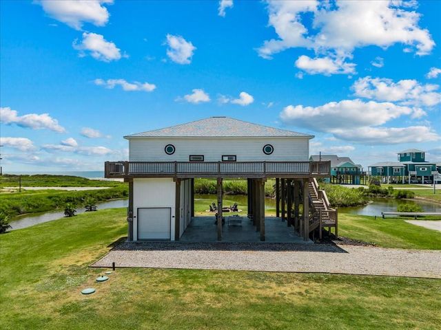 810 Casa Drive, Crystal Beach, TX 77650
