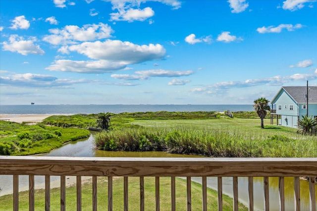 810 Casa Drive, Crystal Beach, TX 77650