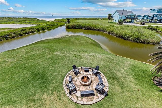810 Casa Drive, Crystal Beach, TX 77650