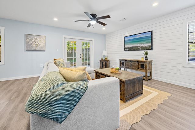 14 NW Bayou Woods Court, Fort Walton Beach, FL 32548