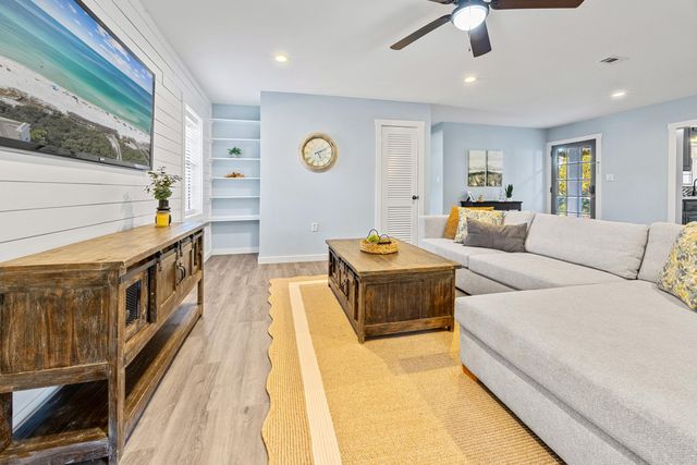 14 NW Bayou Woods Court, Fort Walton Beach, FL 32548