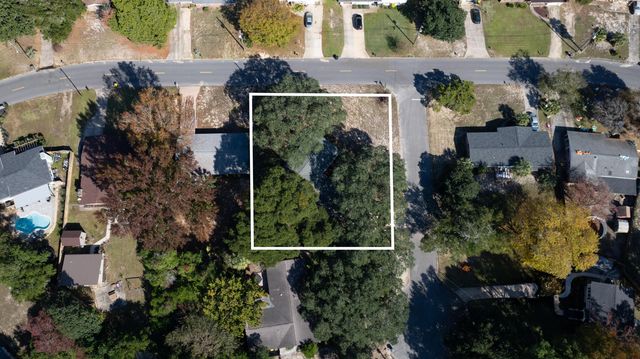 14 NW Bayou Woods Court, Fort Walton Beach, FL 32548