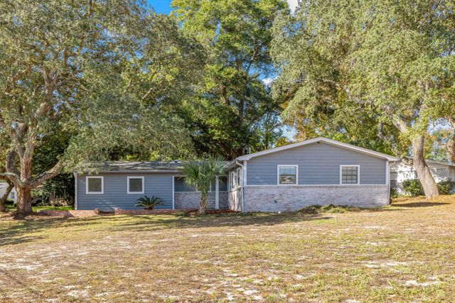 14 NW Bayou Woods Court, Fort Walton Beach, FL 32548