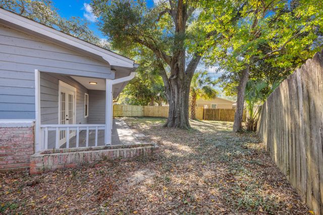 14 NW Bayou Woods Court, Fort Walton Beach, FL 32548