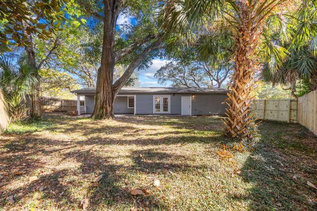 14 NW Bayou Woods Court, Fort Walton Beach, FL 32548