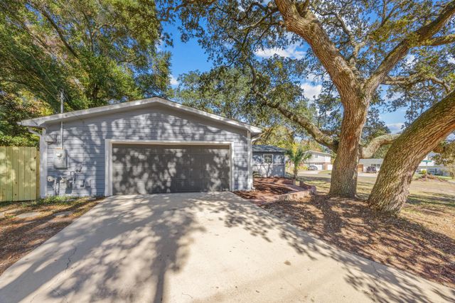 14 NW Bayou Woods Court, Fort Walton Beach, FL 32548
