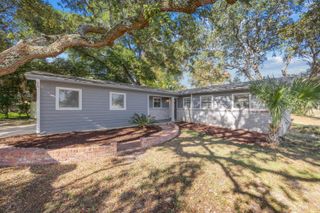 14 NW Bayou Woods Court, Fort Walton Beach, FL 32548