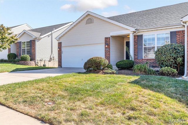 447 Angelique Place, St Charles, MO 63303