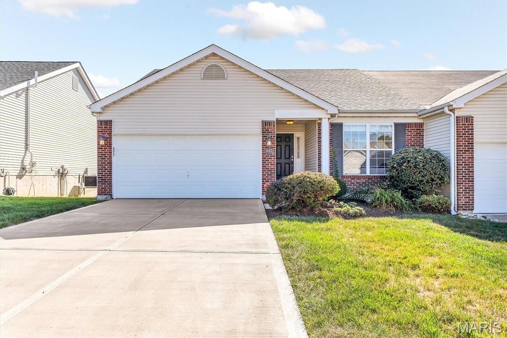 447 Angelique Place, St Charles, MO 63303