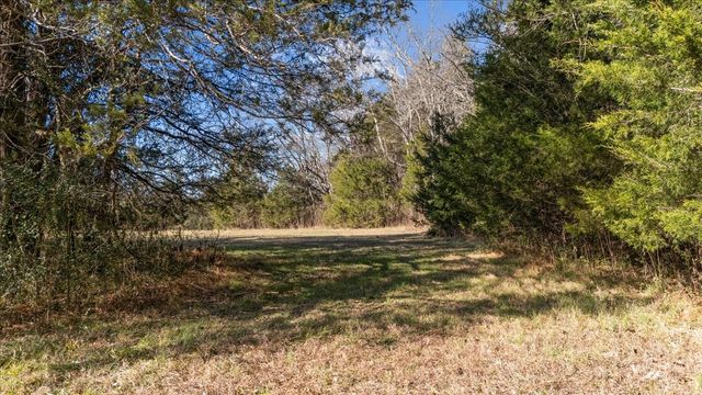 25 Cardinal Rd, Linden, TN 37096