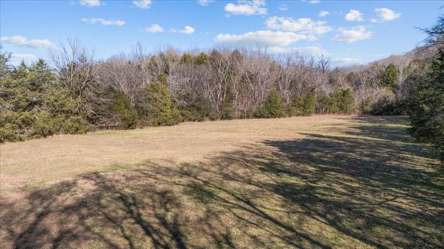 25 Cardinal Rd, Linden, TN 37096