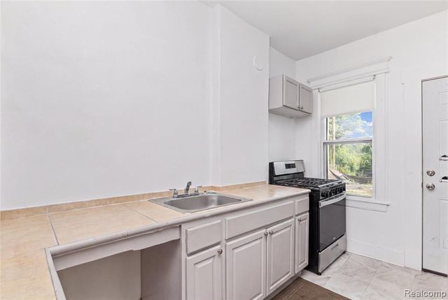 444 E Philadelphia Street, Detroit, MI 48202