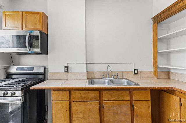 444 E Philadelphia Street, Detroit, MI 48202