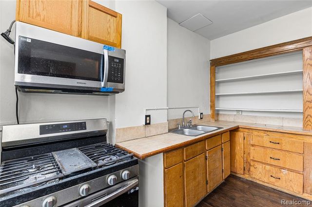 444 E Philadelphia Street, Detroit, MI 48202