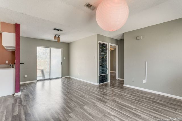 221 Sharer, San Antonio, TX 78208