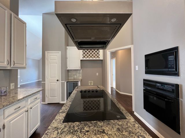 9811 Cliffside Drive, Irving, TX 75063