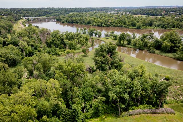 5601 Seminole Valley Trail NE, Cedar Rapids, IA 52411