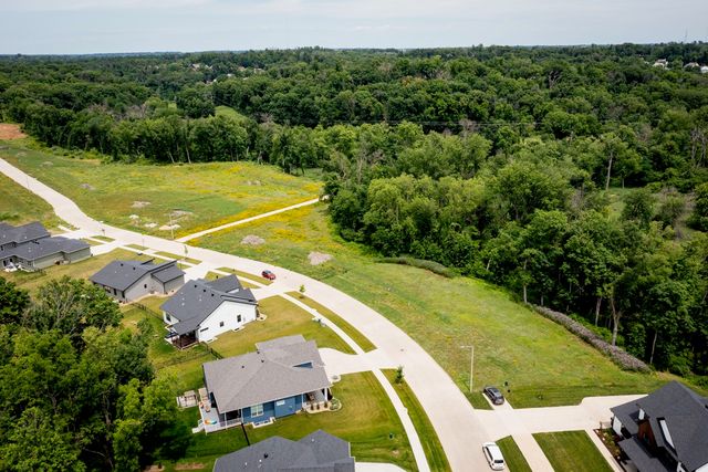 5601 Seminole Valley Trail NE, Cedar Rapids, IA 52411