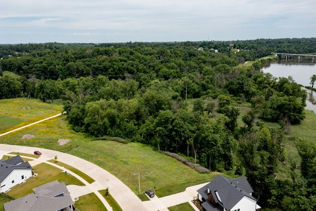 5601 Seminole Valley Trail NE, Cedar Rapids, IA 52411