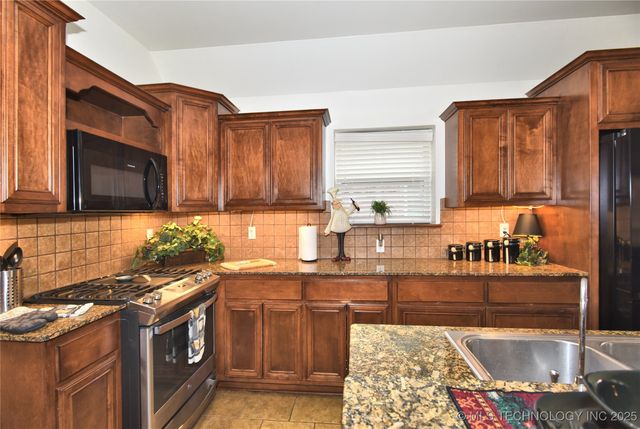 11008 S Olmstead Street W, Jenks, OK 74037