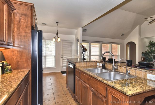 11008 S Olmstead Street W, Jenks, OK 74037