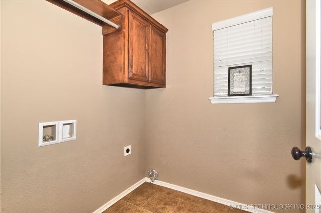 11008 S Olmstead Street W, Jenks, OK 74037