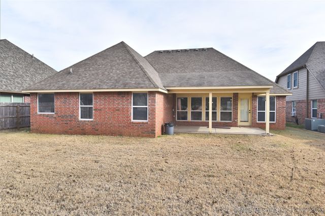 11008 S Olmstead Street W, Jenks, OK 74037