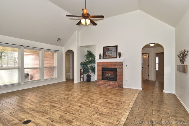 11008 S Olmstead Street W, Jenks, OK 74037