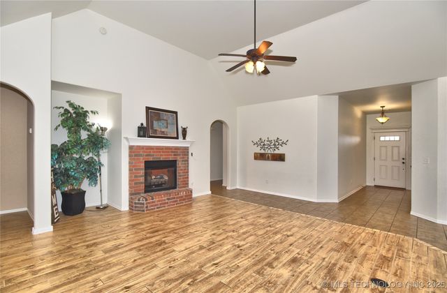 11008 S Olmstead Street W, Jenks, OK 74037