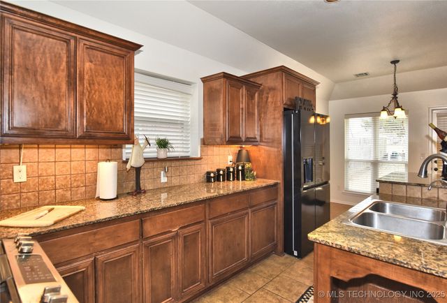 11008 S Olmstead Street W, Jenks, OK 74037