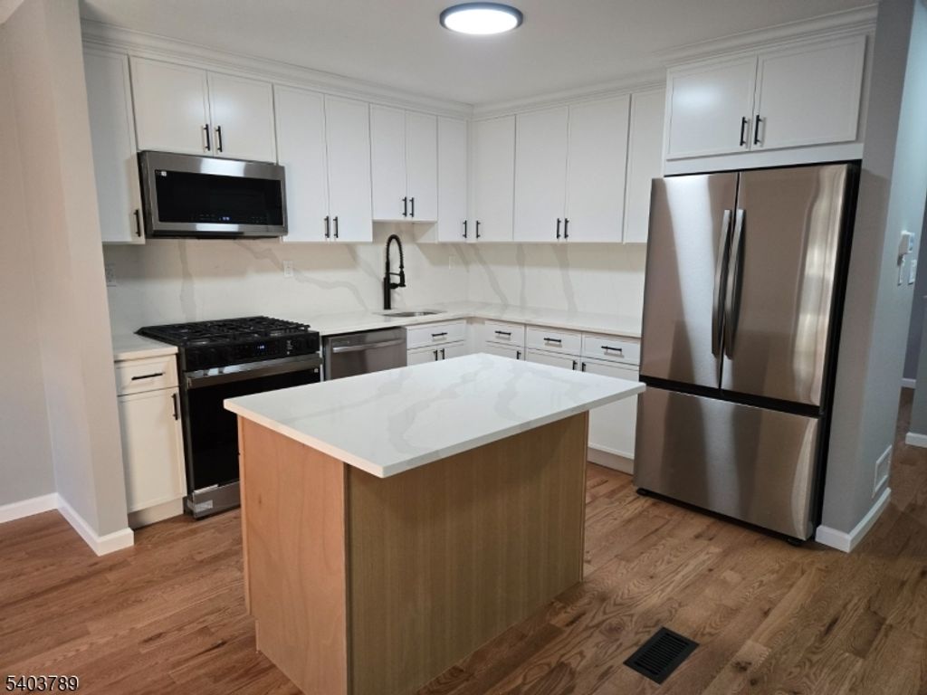 38 Fox Hill Ln, Hillsborough Twp., NJ 08844