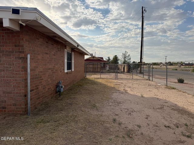 8877 DULCE Circle, El Paso, TX 79907