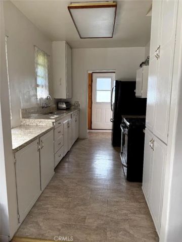 7429 Hesperia, Reseda, CA 91335