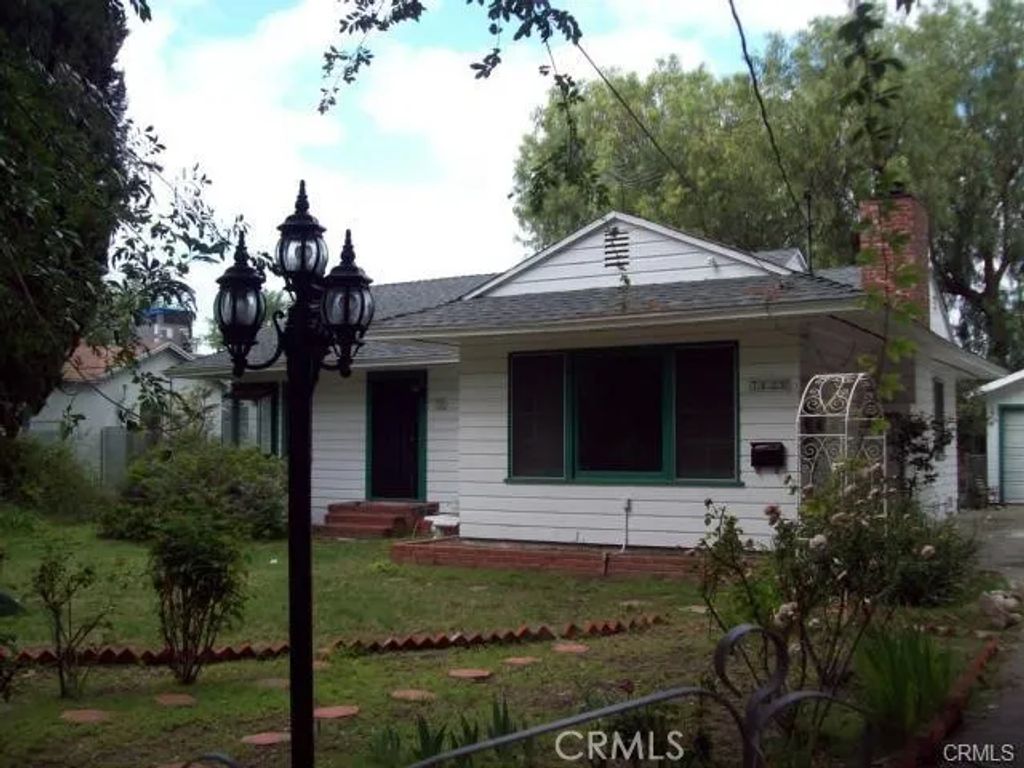 7429 Hesperia, Reseda, CA 91335